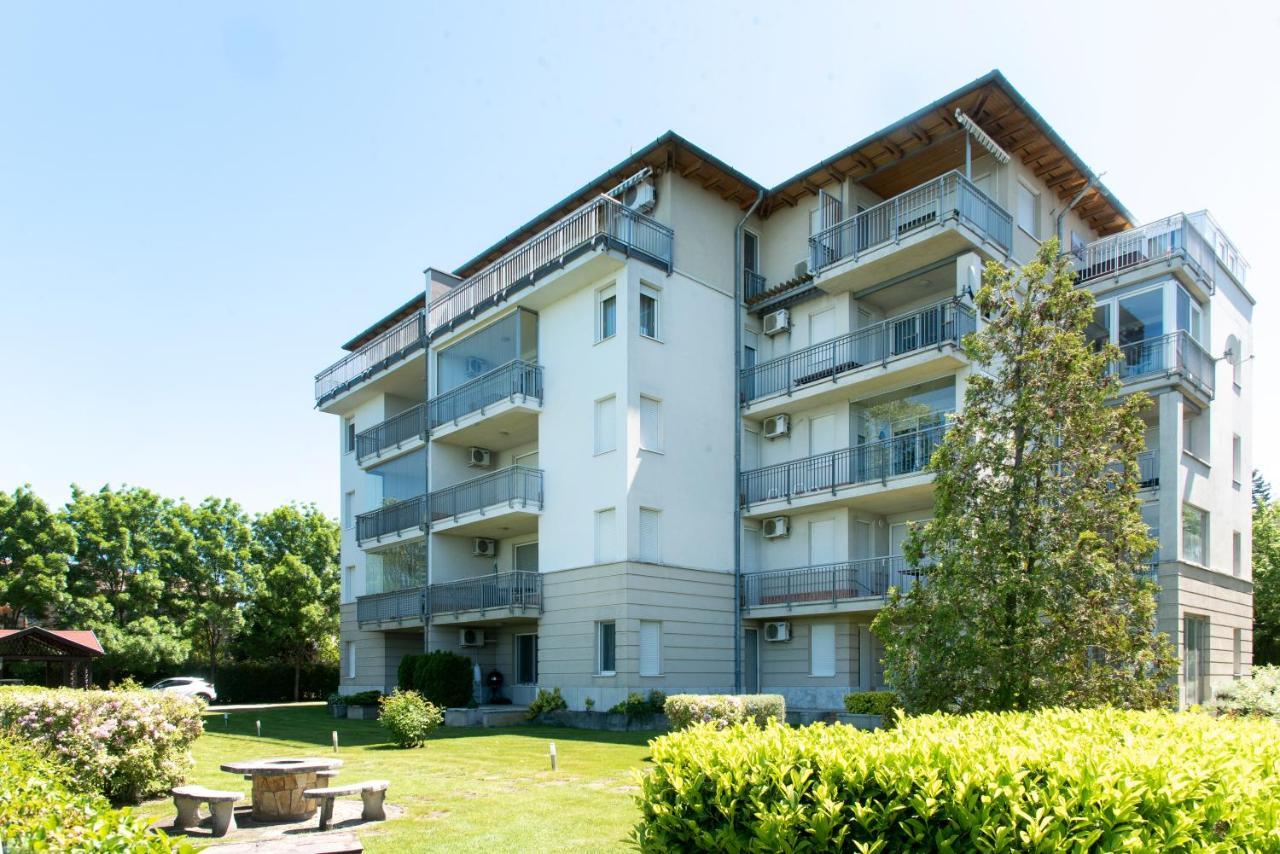 Balaton Lakeside Residence Siófok Exteriör bild